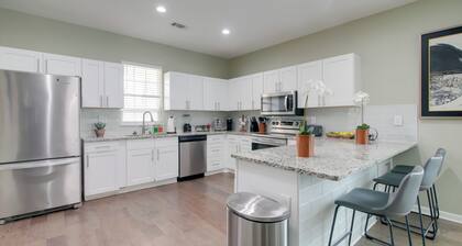 Walk to Live Music! Midtown Memphis Home w/ Yard