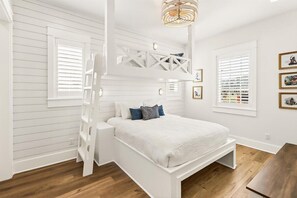 4 bedrooms, iron/ironing board, WiFi, bed sheets - Tortuga House | Steps from the Dune Crossover with Gulf Views (Port Aransas)