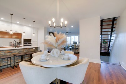 Walk to Fedex Forum! Luxe Townhome w/ Rooftop Deck