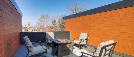 Apartment (4 Bedrooms) | Front of property