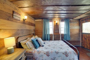 House (0 Bedroom) | Interior - Couples Getaway w/ Ranch Views - Near Lavon Lake! (Blue Ridge)