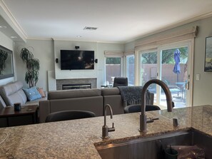 Smart TV - Summerlin Sanctuary! Luxury View Home 4/3 Pool Spa BBQ Pets OK! (Las Vegas)