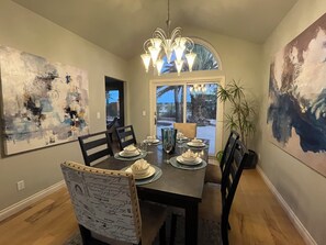Dining - Summerlin Sanctuary! Luxury View Home 4/3 Pool Spa BBQ Pets OK! (Las Vegas)