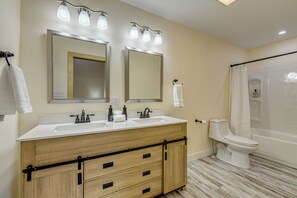 House (2 Bedrooms) | Interior - Walk to Main St! Mtn-view Getaway in Waynesville (Waynesville)