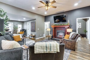 Interior - < 1 Mi to Dtwn Sedalia! Family Getaway w/ Deck (Sedalia)