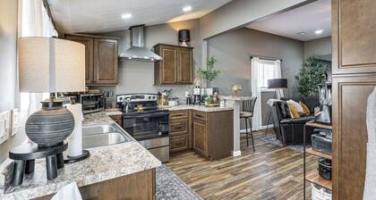 < 1 Mi to Dtwn Sedalia! Family Getaway w/ Deck