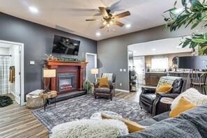 House (2 Bedrooms) | Front of property - < 1 Mi to Dtwn Sedalia! Family Getaway w/ Deck (Sedalia)