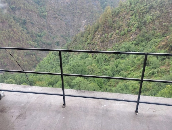 Property grounds - Sarvaheet (Ukhimath)