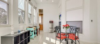 Near Apollo Beach! Bright Apt w/ Essentials