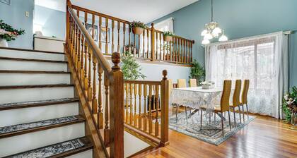 Deck & Outdoor Dining! Spacious St Paul Getaway