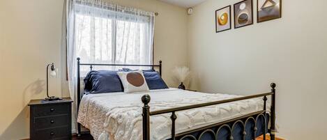 House (5 Bedrooms) | Interior