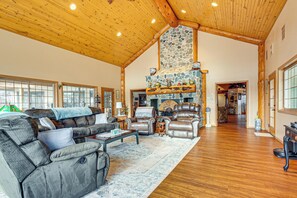 Interior - Secluded, Waterfront Home w/ Patio in Craigville! (Craigville)