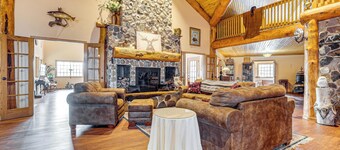 Secluded, Waterfront Home w/ Patio in Craigville!