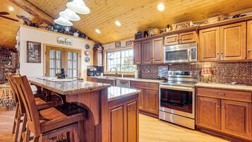 House (3 Bedrooms) | Interior