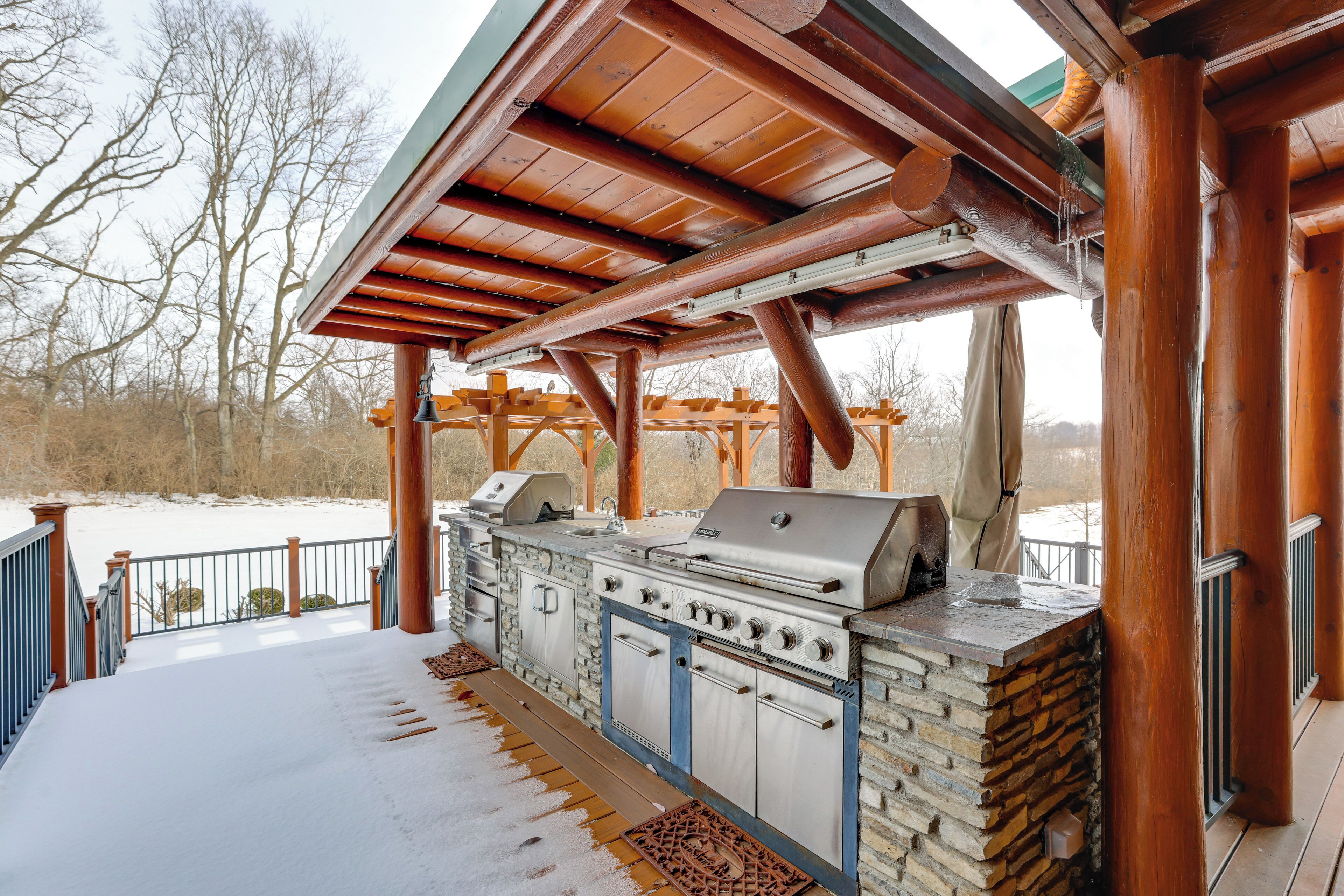 House (6 Bedrooms) | Interior