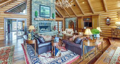 Home Theater, Gym & Hot Tub: Luxe Versailles Home!