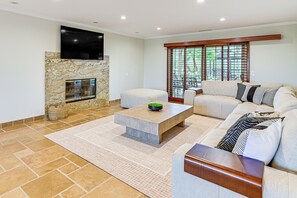 Interior - Game Room, Hot Tub & Views! Luxe Temecula Estate (Temecula)