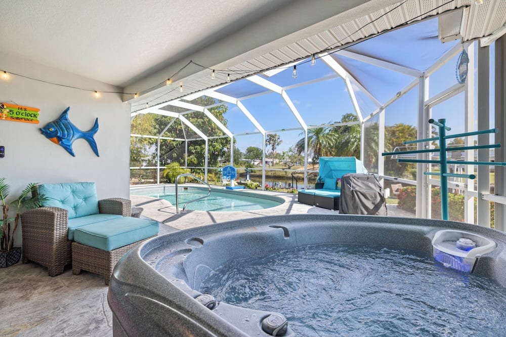 Heated Pool & Boat Dock! Port Charlotte Getaway - Port Charlotte, FL