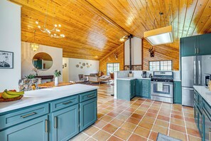 House (3 Bedrooms) | Interior - Arts, History & Adventure! Gold Country Getaway (Grass Valley)