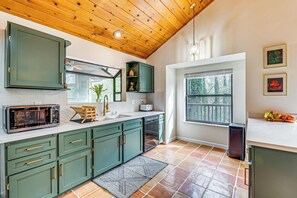 House (3 Bedrooms) | Interior - Arts, History & Adventure! Gold Country Getaway (Grass Valley)