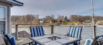 6 Mi to Indiana Beach! Waterfront Studio w/ Dock