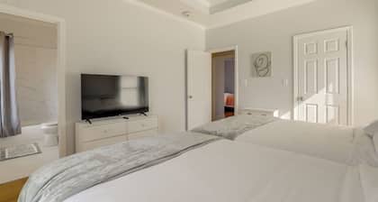 Extended Stay Near Dtwn! Spacious ATL Home w/ Yard