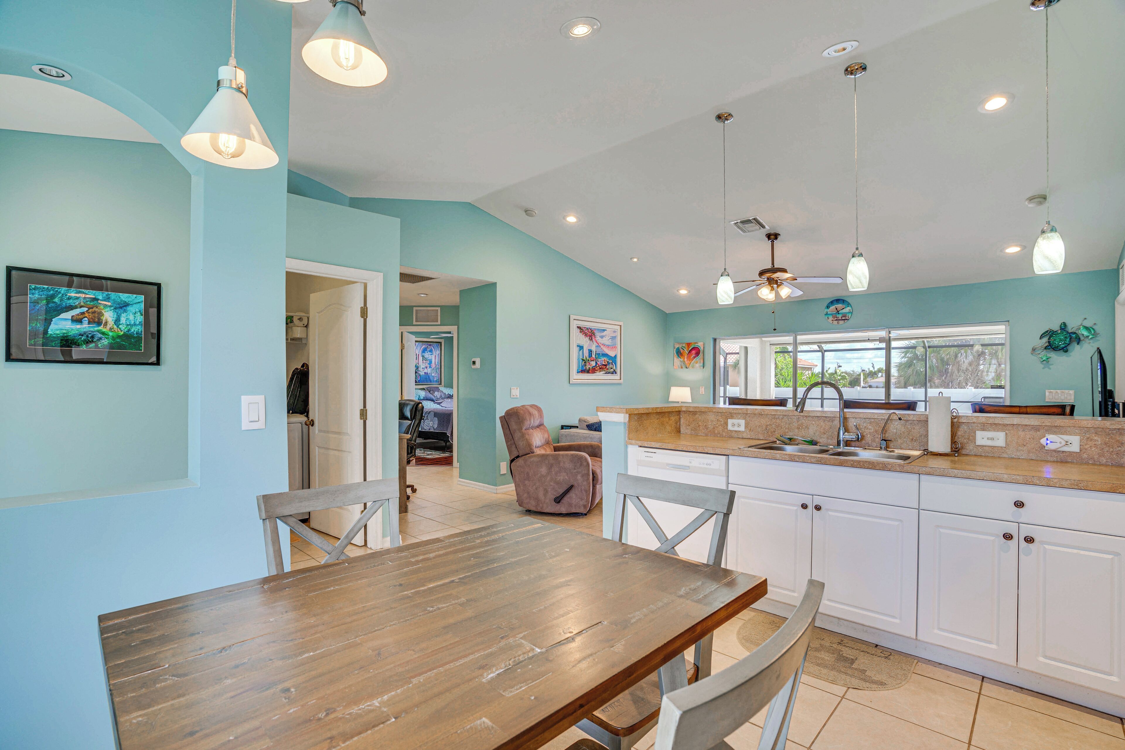 House (3 Bedrooms) | Interior