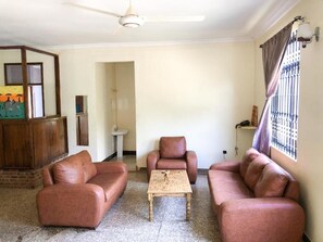 Living area - Moshi Green Lodge (Moshi)