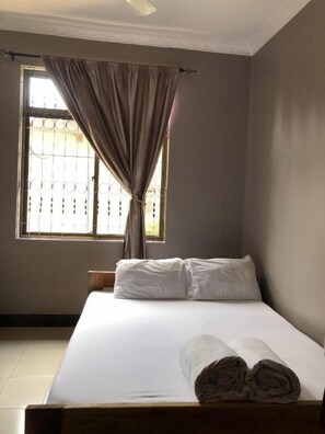Desk, free WiFi - Moshi Green Lodge (Moshi)