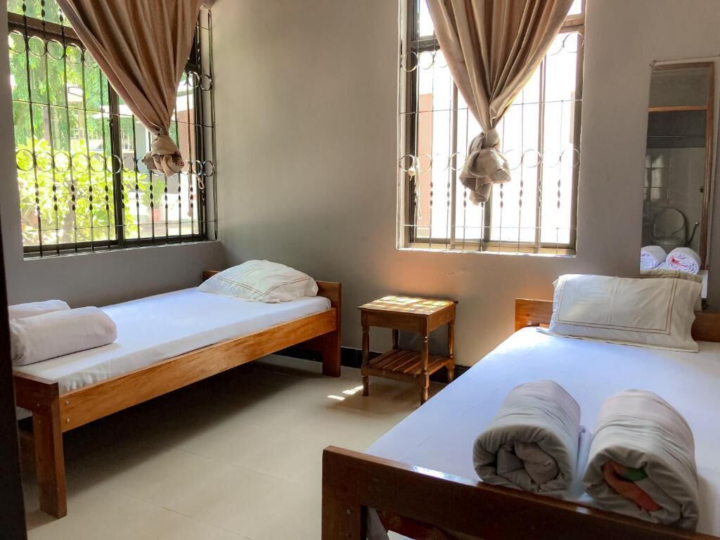 書桌、免費 Wi-Fi