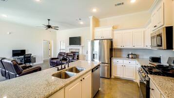 House (4 Bedrooms) | Interior