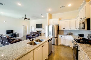 House (4 Bedrooms) | Interior