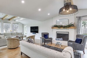 House (3 Bedrooms) | Interior - Fairway & Water Views! Peaceful Holly Lake Retreat (Hawkins)