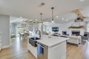 House (3 Bedrooms) | Interior