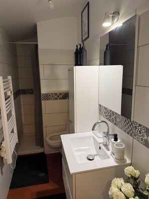 Towels, soap - Duplex terrace 40m² Clim - 2 bedrooms - Near Avignon (Sorgues)