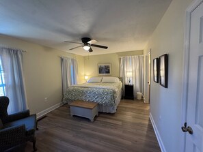 3 chambres, fer et planche à repasser, Wi-Fi, draps fournis