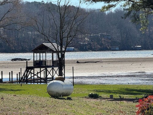 Relax and enjoy the river life in a newly renovated 3-bedroom home in Athens, AL