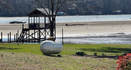 Relax and enjoy the river life in a newly renovated 3-bedroom home in Athens, AL