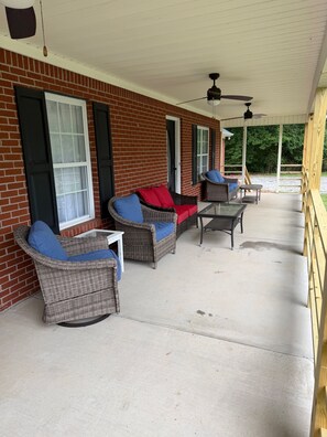 Terrace/patio - Relax and enjoy the river life in a newly renovated 3-bedroom home in Athens, AL (Athens)