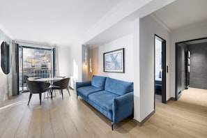 Fernseher, Stereoanlage