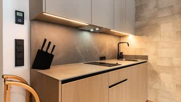 Mikrowelle, Herdplatte, Geschirrspüler, Toaster