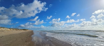 Charming 3BR/2BA - 1/2 Block to Beach - Sleeps 8 from Rent On Padre