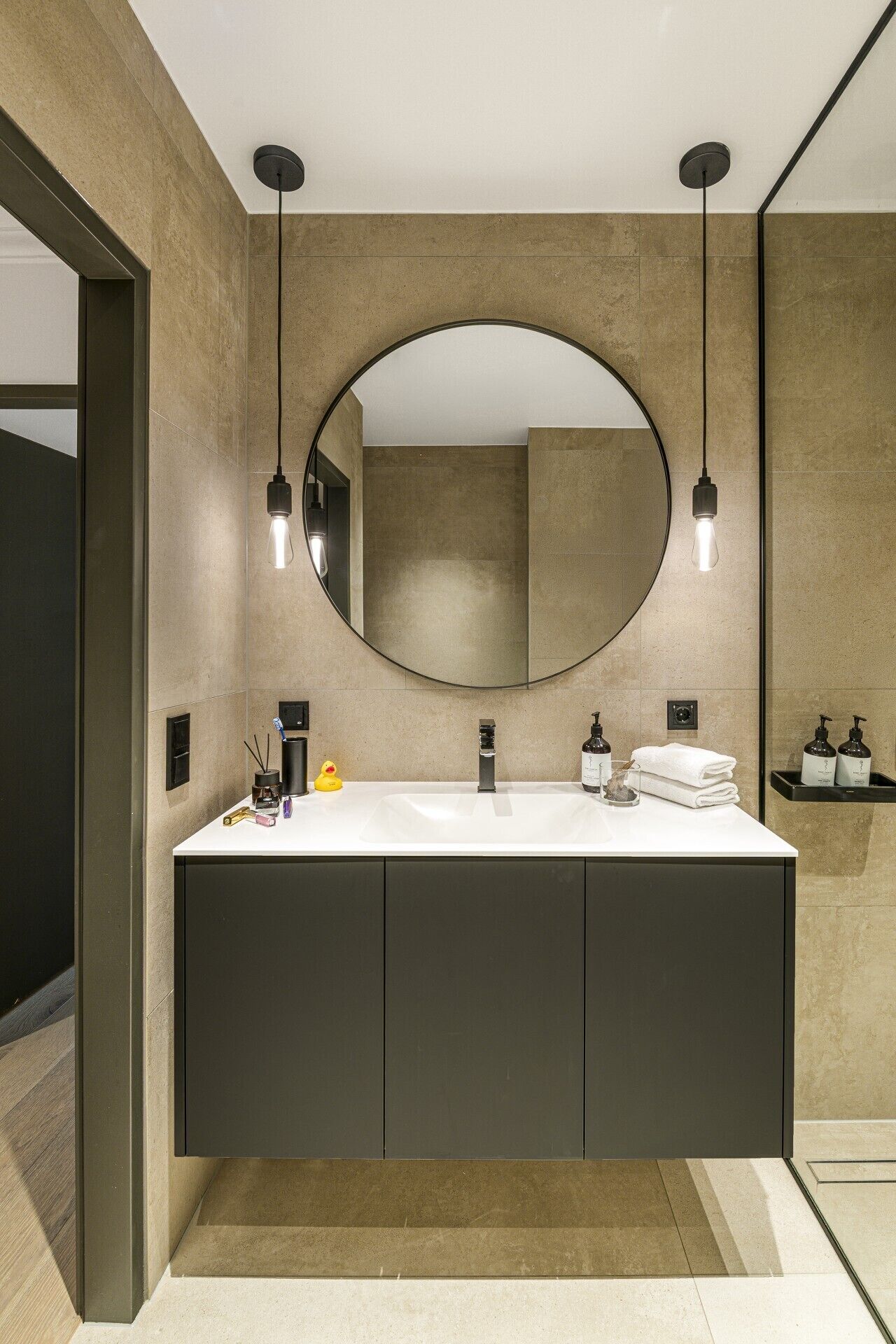 Een douche, handdoeken