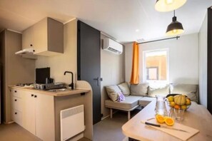 Interior - Comfortable stay at Camping Le Hameau des Pins - New mobile home for 6 people (La Crau)