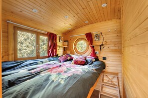 4 bedrooms, iron/ironing board, internet, bed sheets - 8, family or friends, share the Pyrenees (Villeneuve-de-Rivière)