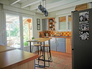 Microwave, oven, stovetop, dishwasher - 8, family or friends, share the Pyrenees (Villeneuve-de-Rivière)