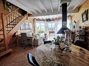 Interior - 8, family or friends, share the Pyrenees (Villeneuve-de-Rivière)