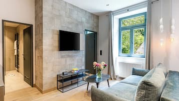 Fernseher, Stereoanlage