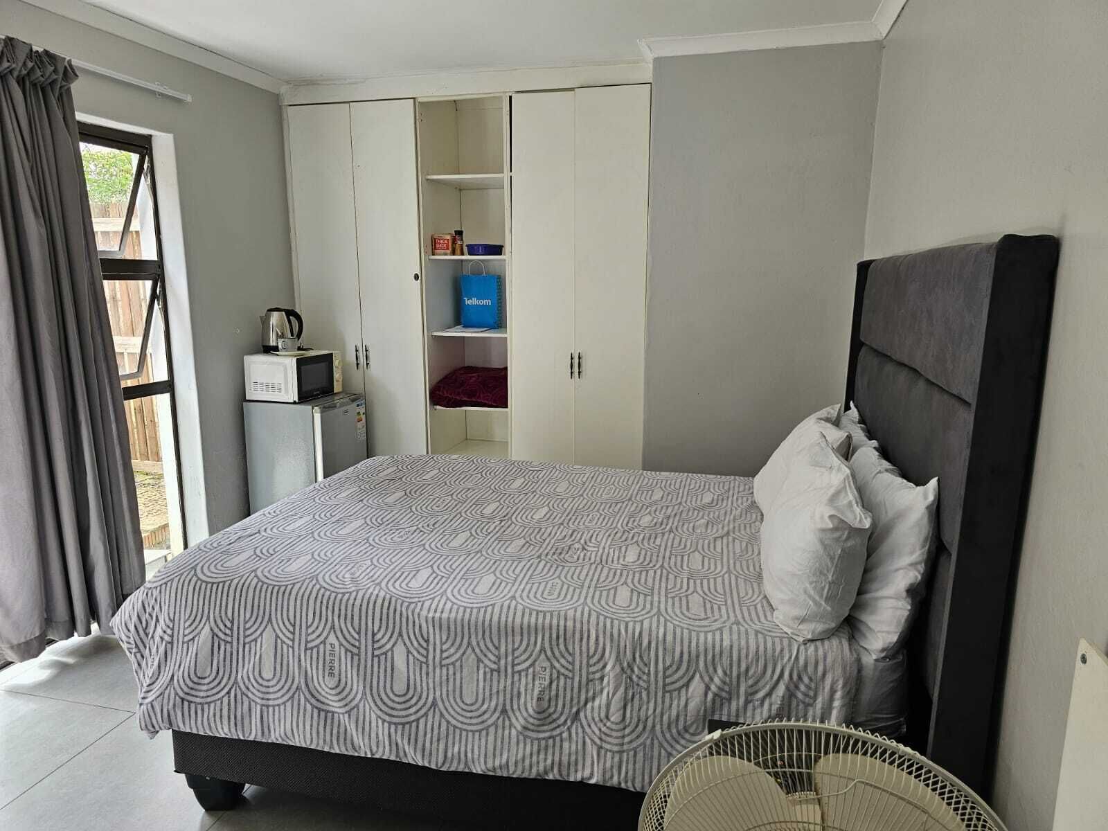 6 habitaciones, tabla de planchar con plancha, wifi y ropa de cama 