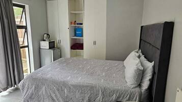 6 habitaciones, tabla de planchar con plancha, wifi y ropa de cama